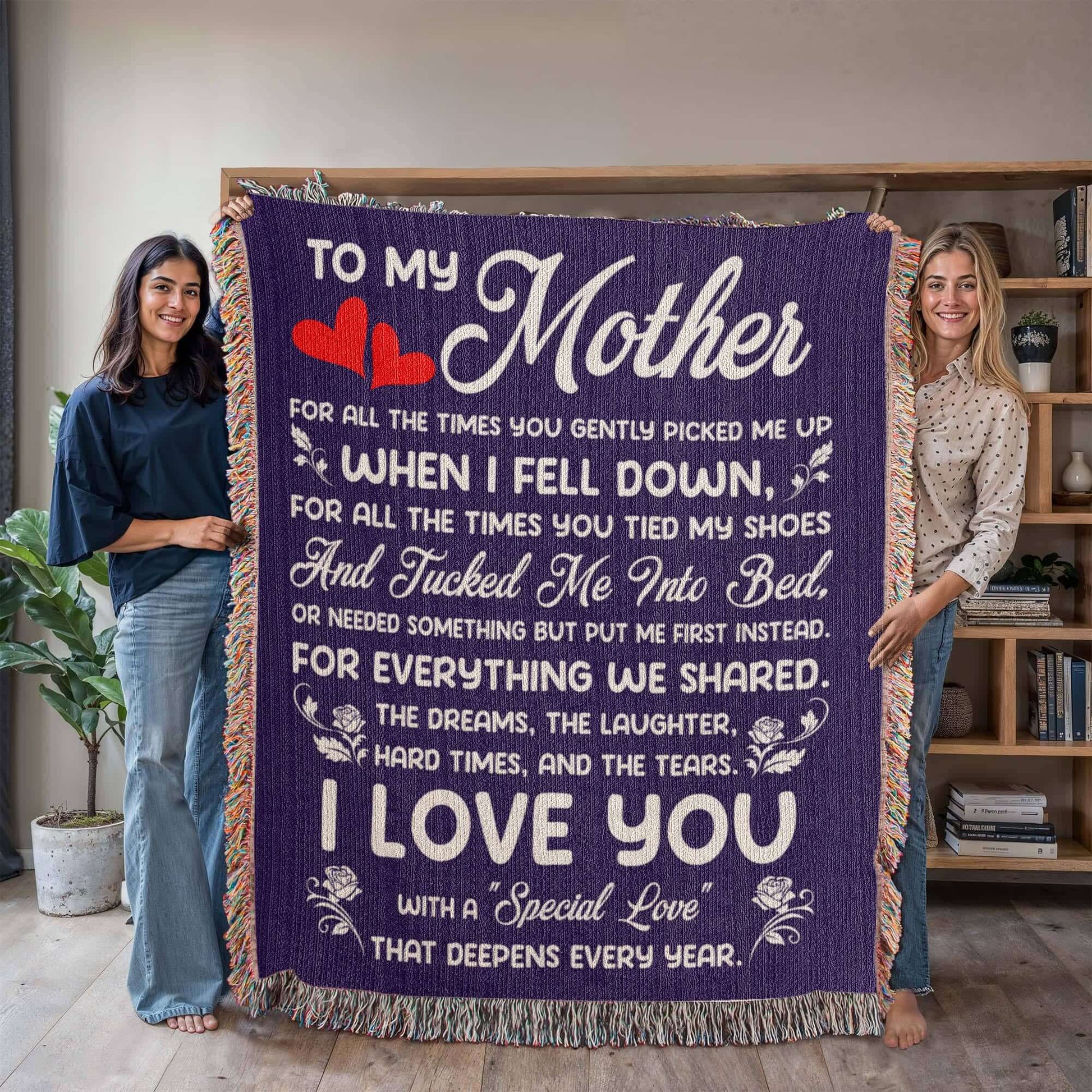 Personalized woven blanket with heartfelt message for mothers, showcasing love and gratitude, ideal gift for special occasions.