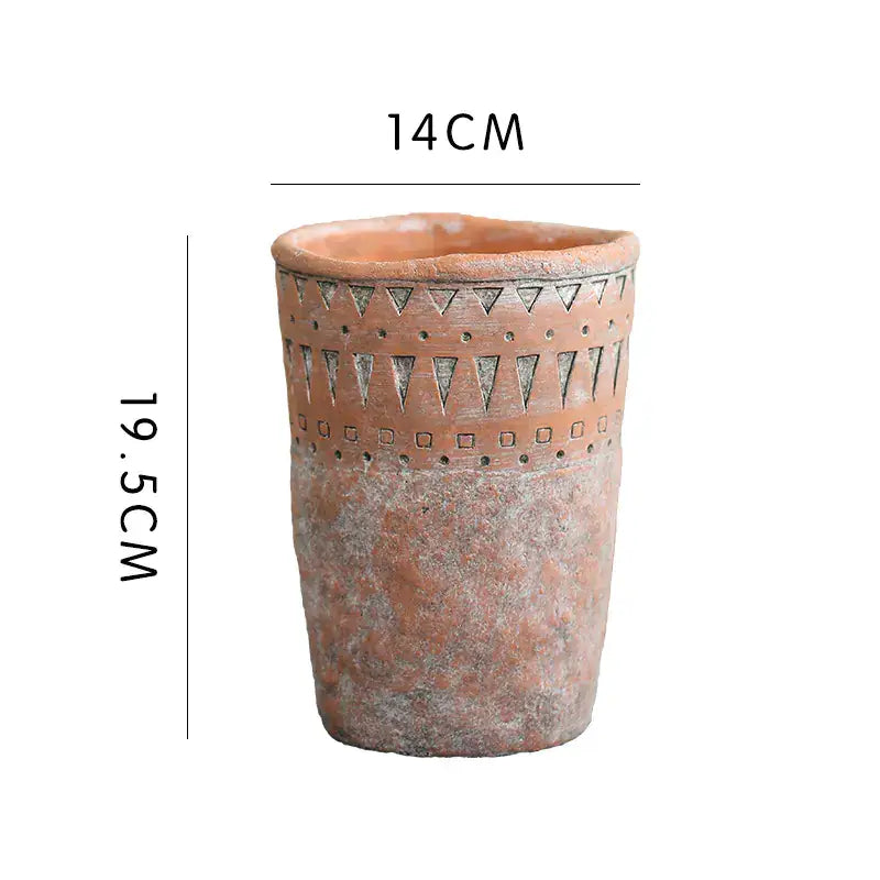 Vintage red clay pot with African design, measuring 14cm in diameter and 19.5cm in height.